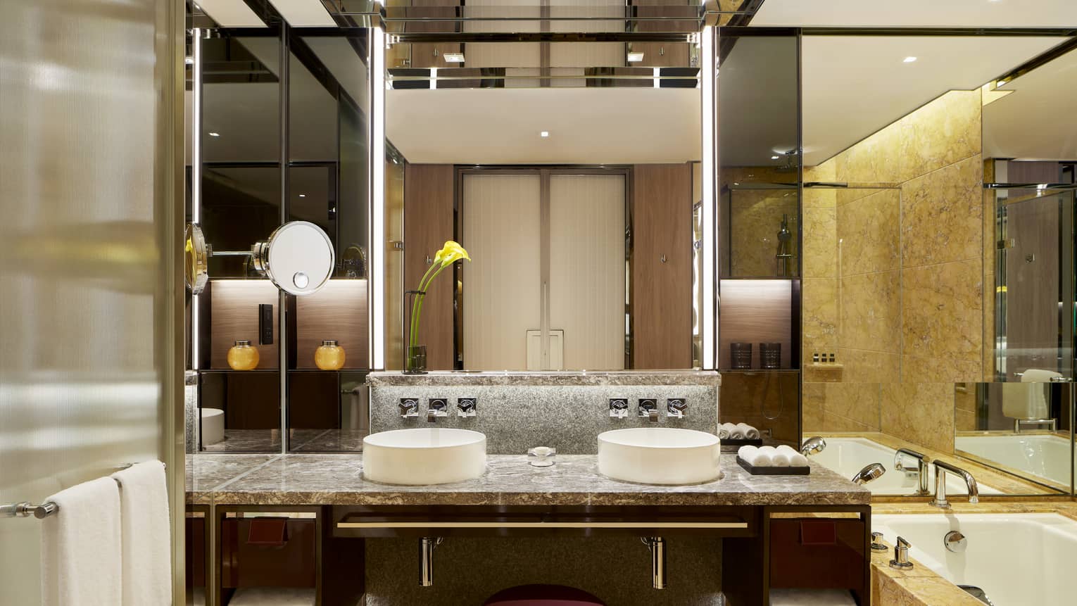 Four Seasons Hotel Hong Kong