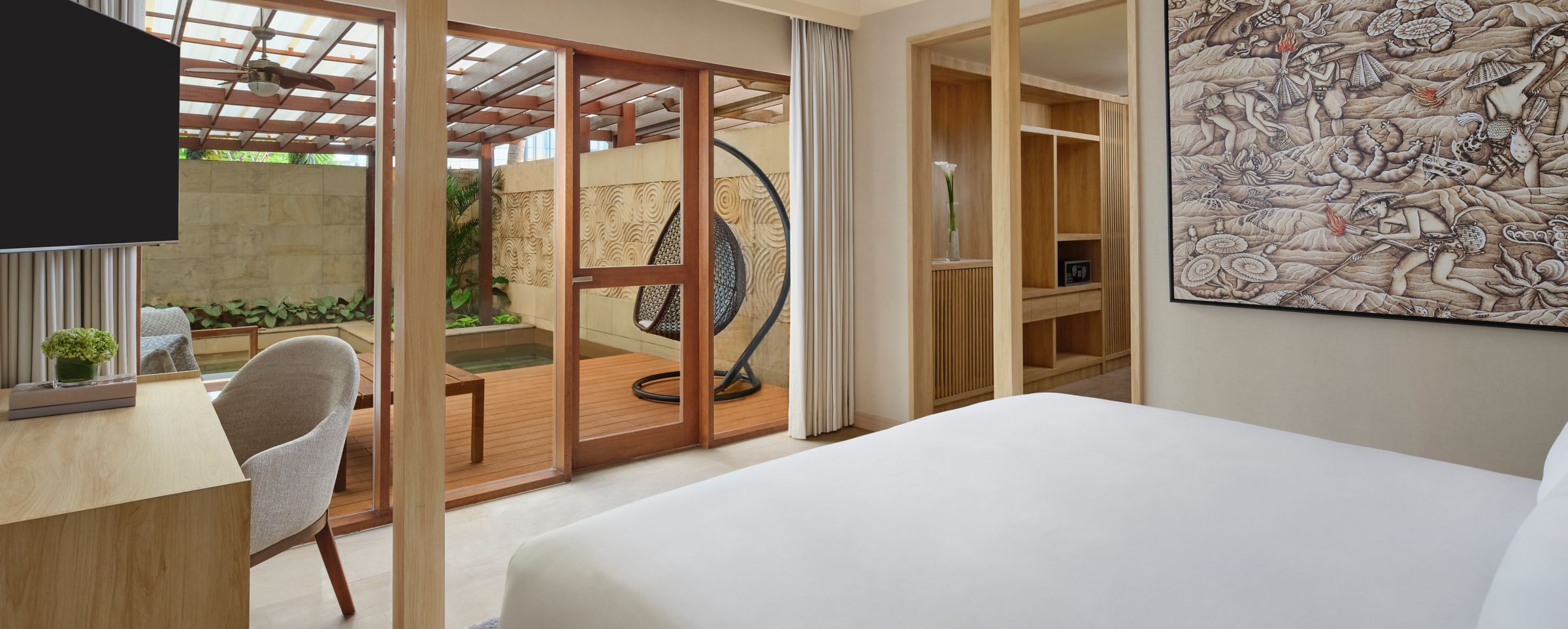 The Ritz-Carlton Jakarta, Mega Kuningan